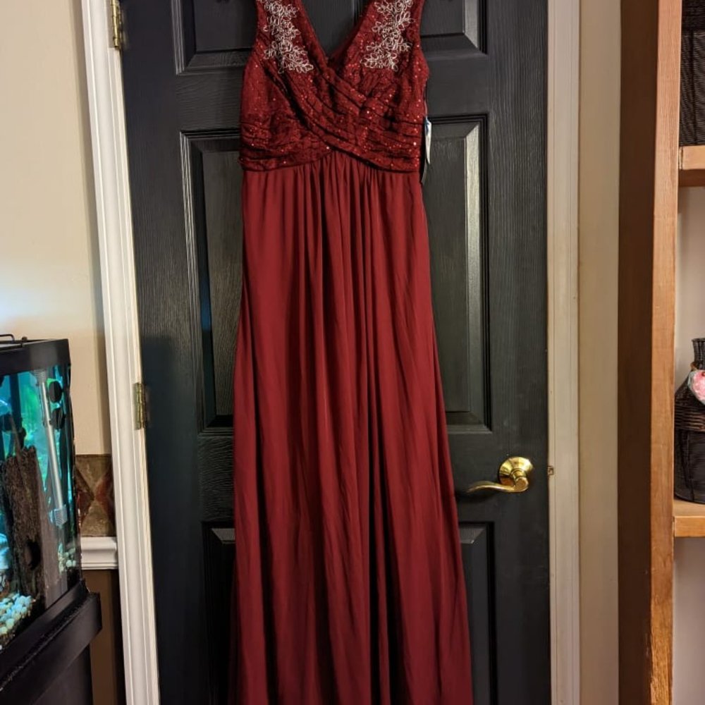 Formal Wear - Picture 7 of 7